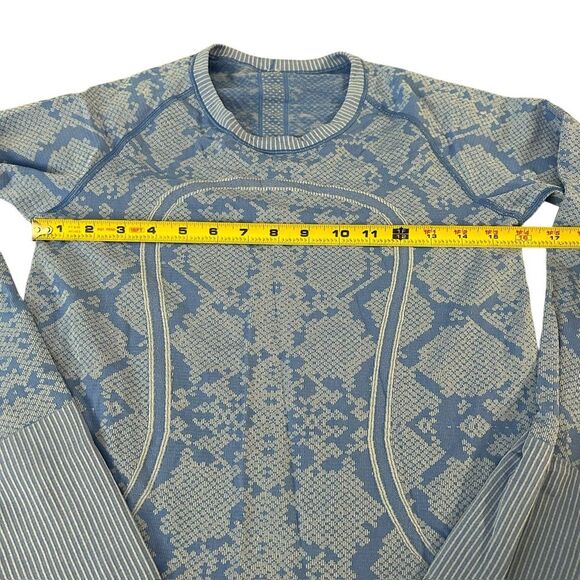 Lululemon Size 8 Swiftly Tech Long Sleeve Bright Blue Scale Print Athletic Rare - Picture 7 of 8